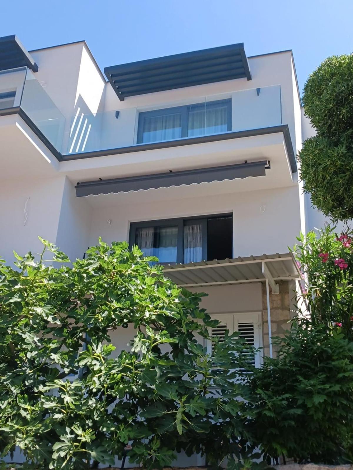 Mirella 2 Apartment *